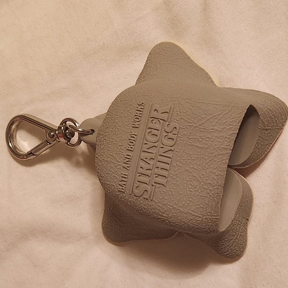 Netflix x Stranger Things Demogorgon Red Flower Keychain - Picture 2 of 3